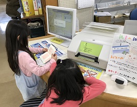 湯沢市読書の記録を使う子どもたちの様子