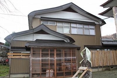 菅生部落会館の前景