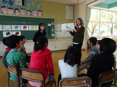 小学校での外国語活動の様子2