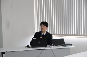 報告会の写真(木下氏)