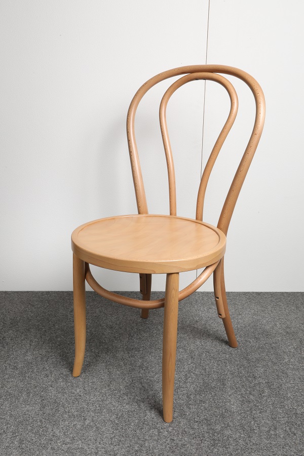 曲木の椅子の写真2