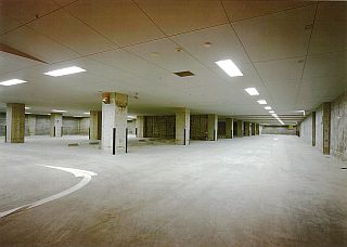 地下駐車場(64台)の写真