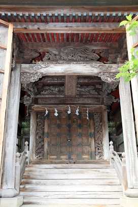 岩崎八幡神社本殿の写真1