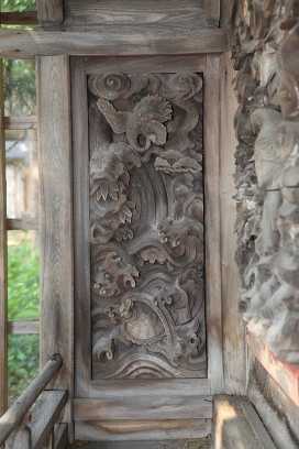 岩崎八幡神社本殿の写真3