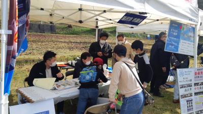 議員と小学生の皆さん