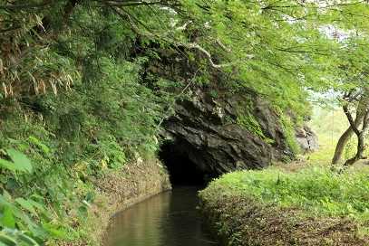 堰開削の最大の難所　蛇の崎の「大岩」の写真