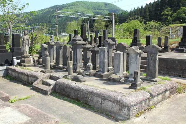院内所預大山家墓所の写真