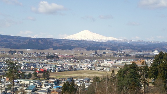 展望広場から見た鳥海山