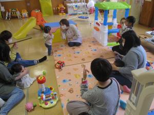 おがち子育て支援センターで遊ぶ1