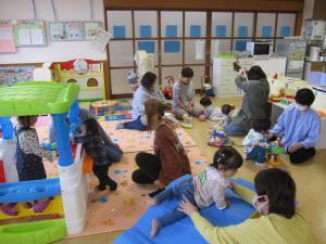おがち子育て支援センターで遊ぶ2