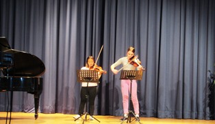 ドイツの生徒による楽器演奏