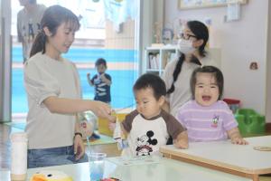 かき氷を食べる2