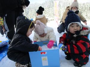 雪遊びの様子4