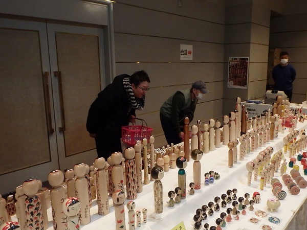 第47回秋田県こけし展販売展示風景