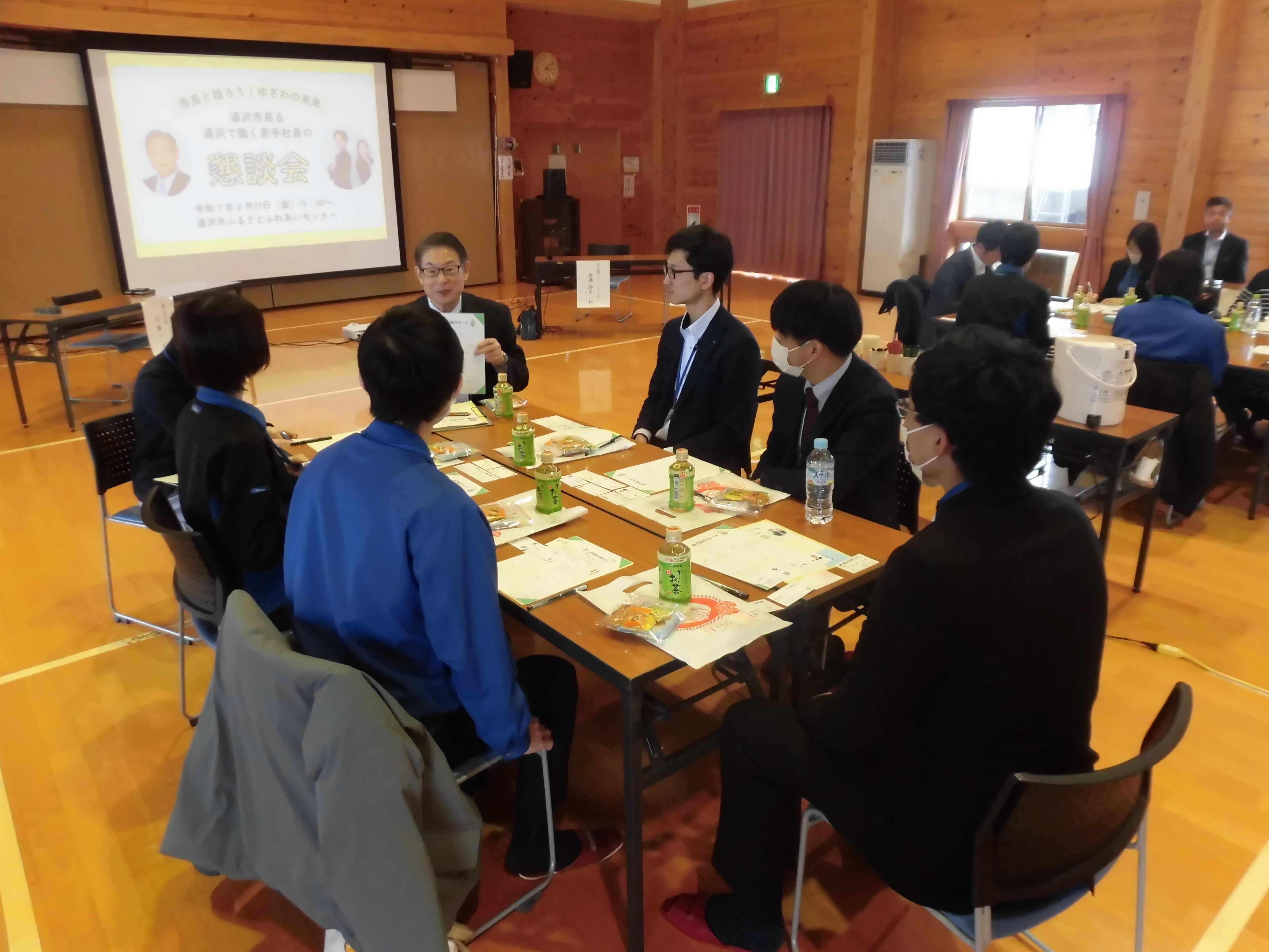 懇談会の様子１グループ