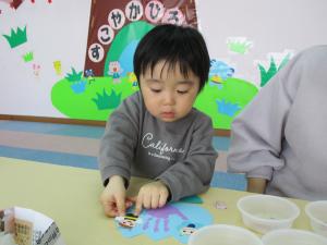 おもいでの手形づくりの様子2