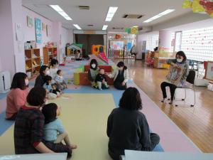 読み聞かせの様子2