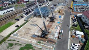 令和7年8月の立体駐車場の様子（湯沢駅に向かって撮影）