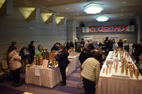 こけし展販売風景