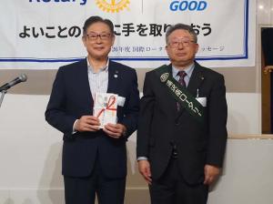 贈呈の様子2