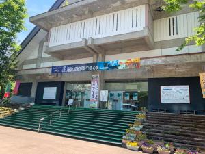 ③