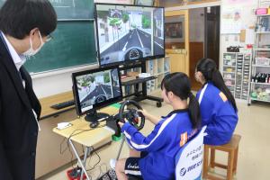 アートバス運転シミュレーター